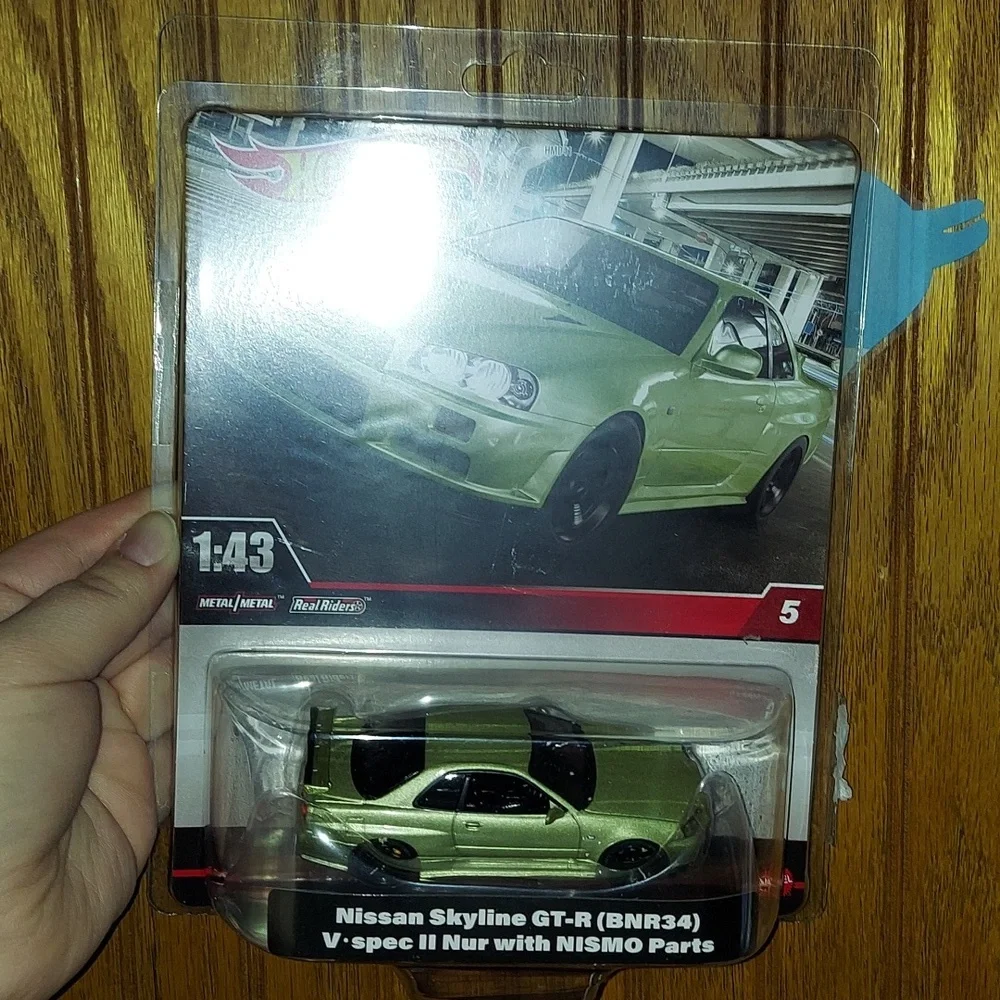 Hot Wheels Real Riders Nissan Skyline GT-R (BNR34) - Picture 2 of 7